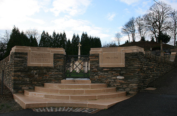 Sarralbe cemetery entrance