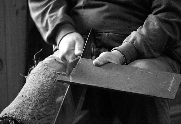 Dafydd, slate cutting 4